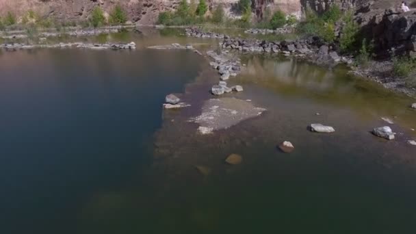 Jezero v letecký pohled — Stock video