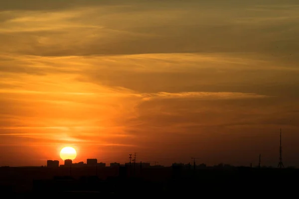 Contrasting Sky Bright Sunset Background Metropolis Distance Horizon Line All — Stock Photo, Image