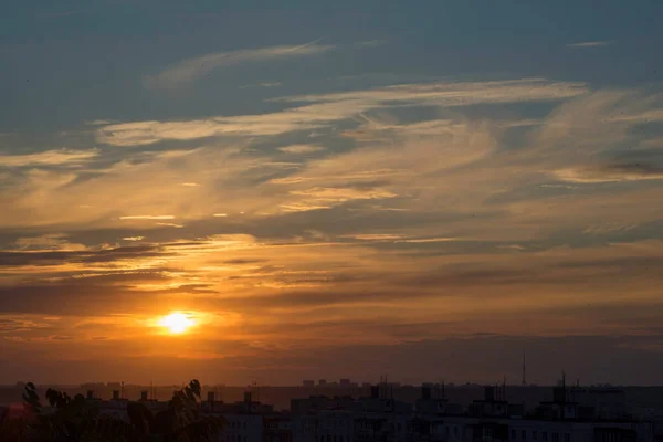 Dinámica Puesta Sol Gran Ciudad Jarkov Ucrania Horizonte Que Abre — Foto de Stock