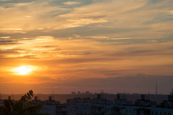 Δυναμική Του Ηλιοβασιλέματος Στη Μεγάλη Πόλη Του Kharkov Στην Ουκρανία — Φωτογραφία Αρχείου