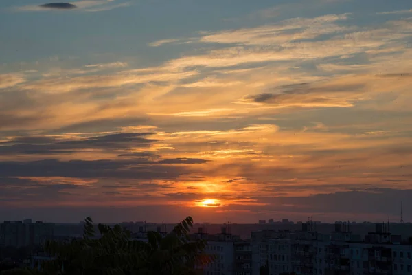 Dinámica Puesta Sol Gran Ciudad Jarkov Ucrania Horizonte Que Abre — Foto de Stock