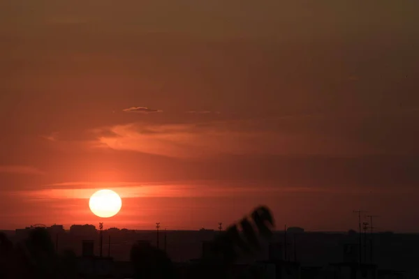 Karmosinblå Himmel Kontrasterande Solnedgång Över Stor Stad Ukraina Staden Charkiv — Stockfoto