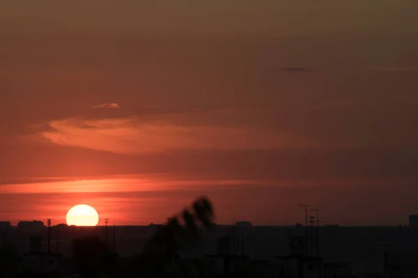 Karmosinblå Himmel Kontrasterande Solnedgång Över Stor Stad Ukraina Staden Charkiv — Stockfoto