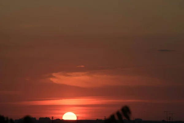 Karmosinblå Himmel Kontrasterande Solnedgång Över Stor Stad Ukraina Staden Charkiv — Stockfoto