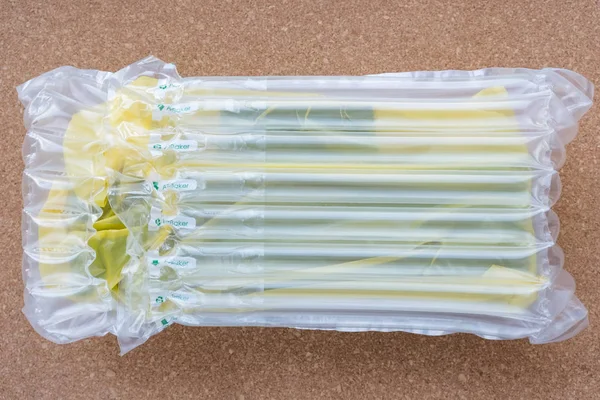 Embalagem de ar translúcido, proteção de mercadorias, embalagem de plástico — Fotografia de Stock
