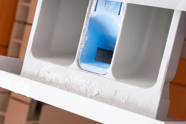 Vaschetta sporca per il lavaggio in polvere in lavatrice — Foto Stock