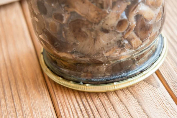 Армілярія смажені гриби в скляній банці Стокове Зображення