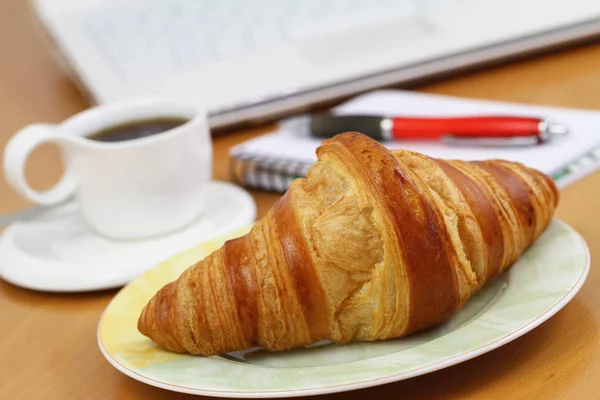 Butter Croissant Black Coffee Office Desk — Stock Photo, Image