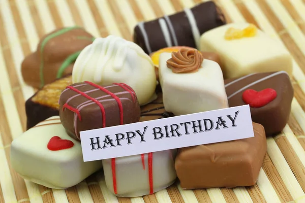 Cartão Aniversário Feliz Com Chocolates Variados — Fotografia de Stock