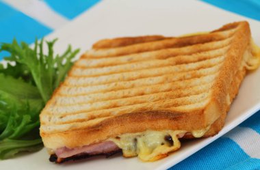 Tost jambon ve peynir, closeup ile