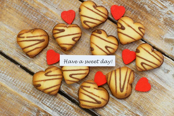 Avere Biglietto Dolce Giorno Con Biscotti Forma Cuore Cuoricini Rossi — Foto Stock