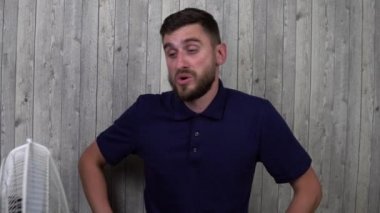 Yaz sezonunda bir taraftar adama sakso çekiyor.