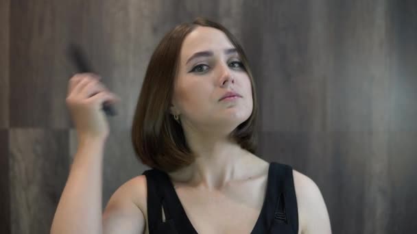 Beautiful Brunette Girl Combing Her Hair — Stock Video