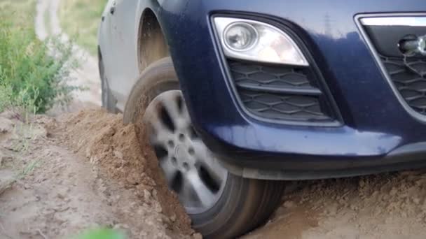 Roue Voiture Glisse Dans Sable Gros Plan — Video