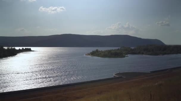 Pemandangan Sungai Yang Indah Air Berkilau Dari Matahari — Stok Video