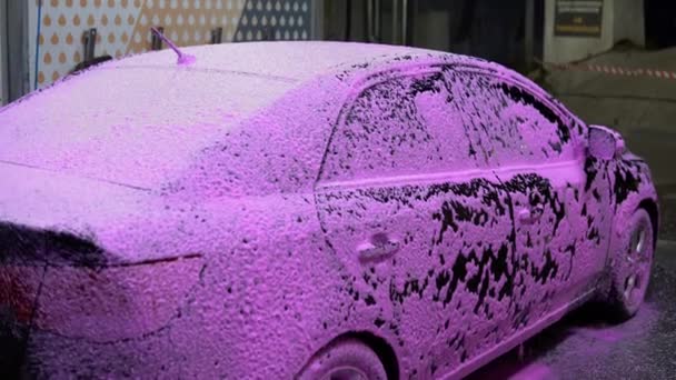 Lavado Autos Coche Cubierto Espuma Rosa — Vídeos de Stock