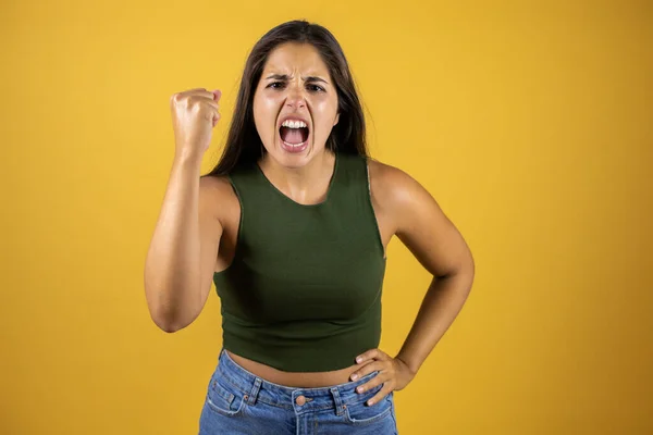 Joven Hermosa Mujer Vistiendo Casual Camiseta Pie Sobre Aislado Fondo —  Fotos de Stock