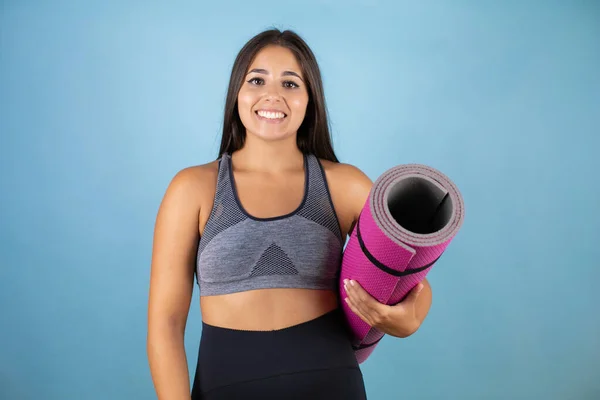 Jonge Mooie Vrouw Staan Blauw Geïsoleerde Achtergrond Dragen Sportkleding Uit — Stockfoto