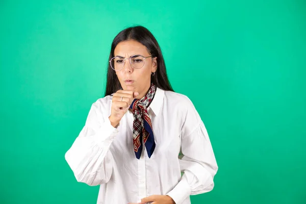 Jong Mooi Business Vrouw Geïsoleerd Groen Achtergrond Met Haar Hand — Stockfoto