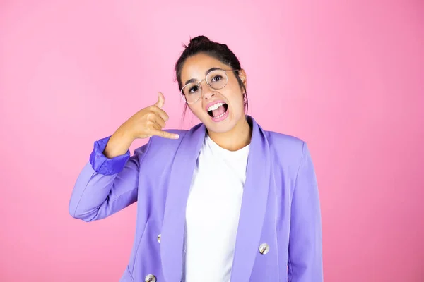 Young Beautiful Business Woman Isolated Pink Background Smiling Doing Phone — Stock Photo, Image