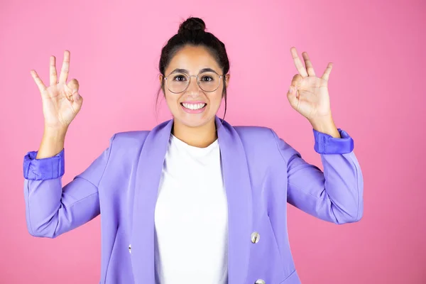 Young Beautiful Business Woman Isolated Pink Background Doing Sign Fingers — Stock Photo, Image