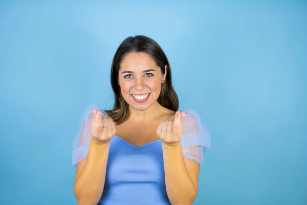 Jovem Bela Mulher Sobre Fundo Azul Isolado Fazendo Gesto Dinheiro — Fotografia de Stock