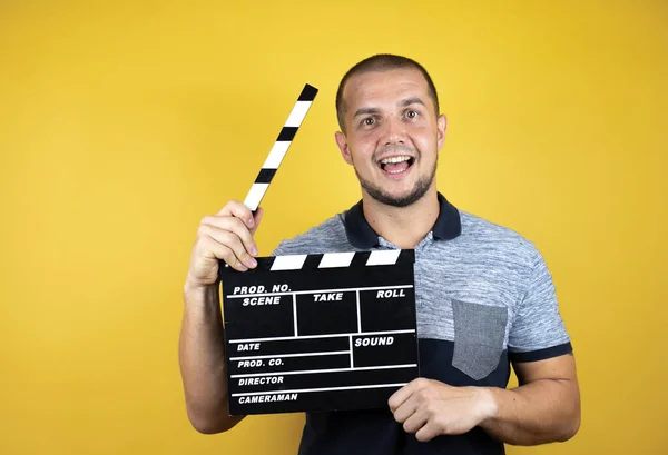 Hombre Ruso Pie Sobre Fondo Amarillo Insolado Pie Sobre Fondo — Foto de Stock