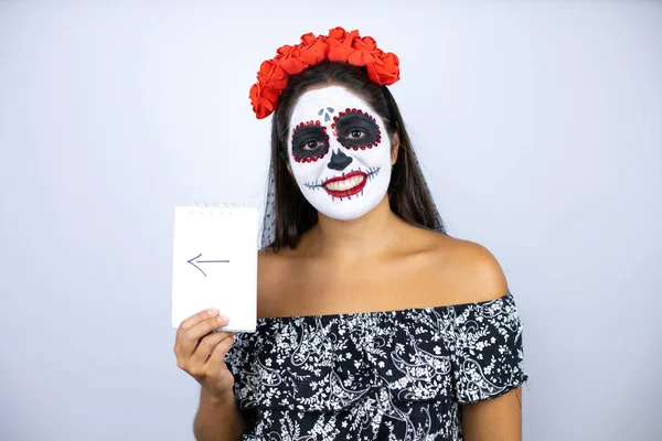 Mujer Vistiendo Día Del Disfraz Muerto Sobre Fondo Blanco Aislado — Foto de Stock