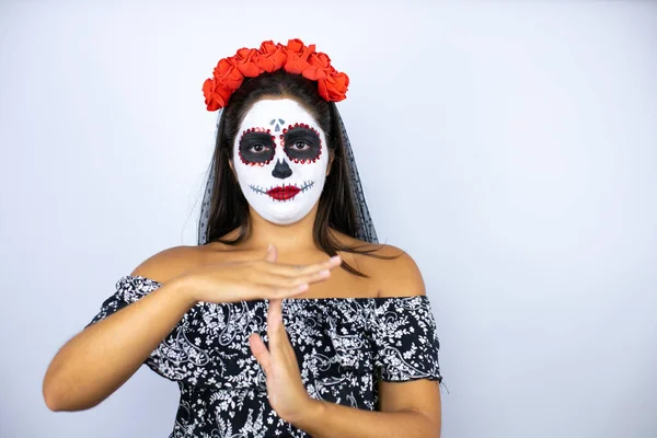 Vrouw Draagt Dag Van Dode Kostuum Geïsoleerde Witte Achtergrond Doen — Stockfoto