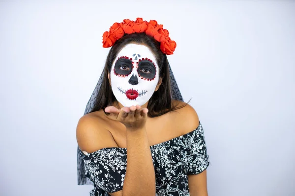 Vrouw Draagt Dag Van Dode Kostuum Geïsoleerde Witte Achtergrond Kijken — Stockfoto