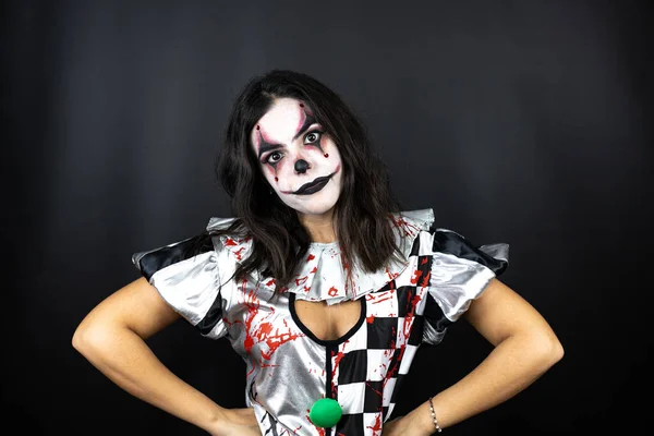 Kobieta Kostiumie Klauna Halloween Nad Odizolowanym Czarnym Tle Sceptyczny Nerwowy — Zdjęcie stockowe