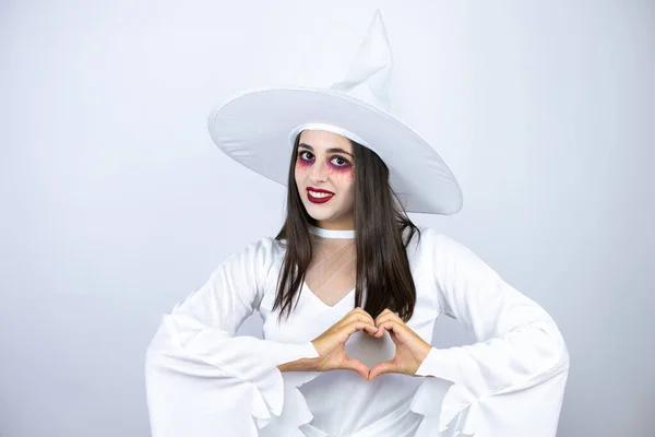 Mujer Con Traje Bruja Sobre Fondo Blanco Aislado Sonriendo Amor — Foto de Stock