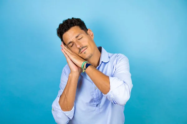 Young Handsome Man Wearing Blue Shirt Isolated Blue Background Sleeping — Stock Photo, Image