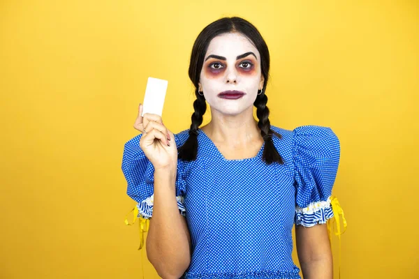 Kvinna Bär Skrämmande Docka Halloween Kostym Över Gul Bakgrund Ler — Stockfoto