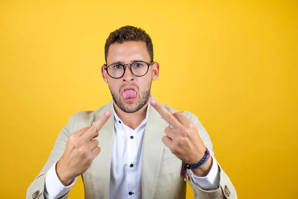 Young Handsome Businessman Wearing Suit Isolated Yellow Background Showing Middle — Foto Stock