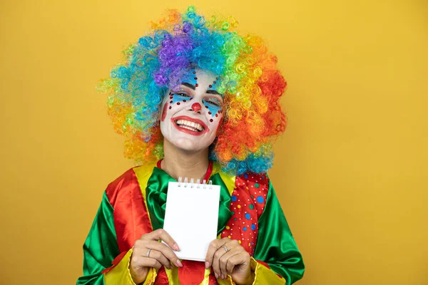 Clown Standing Yellow Insolated Yellow Background Smiling Showing Blank Notebook — Stock Photo, Image