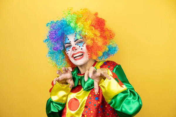 Clown Standing Yellow Insolated Yellow Background Smiling Funny Doing Claw — Stock Photo, Image