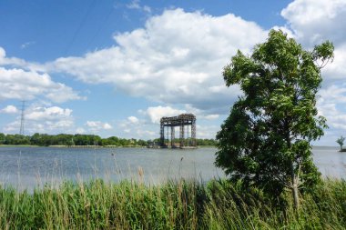 Öl Eisenbahn Hubbruecke bei Karnim
