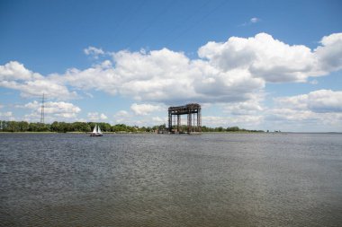 Öl Eisenbahn Hubbruecke bei Karnim