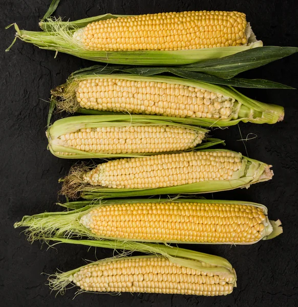 Fresh Corn Cobs Dark Stone Table Food Concept Top View — Stock Photo, Image