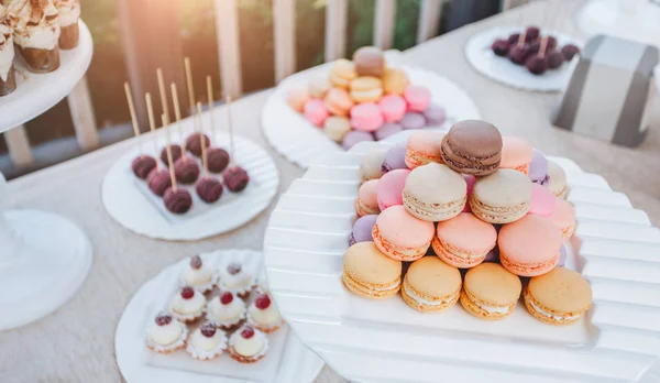 Farverige Makroner Dessert Til Ferie Bryllupsslik - Stock-foto