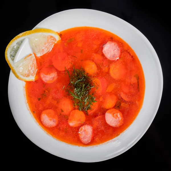 Soupe Tomates Aux Saucisses Fumées Aux Herbes Dans Bol Isolée — Photo