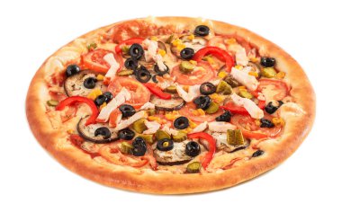 Patlıcan, jambon, kırmızı biber, domates, salatalık, zeytin ve beyaz bacckground izole Mısır Pizza .