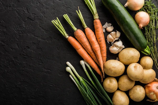 Здорові Сирі Літні Вегетаріанські Овочі Трави Морква Картопля Кабачки Цибуля — стокове фото