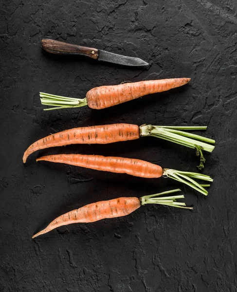 Свіжа Морква Збирається Темному Кам Яному Фоні Концепція Їжі Вид — стокове фото