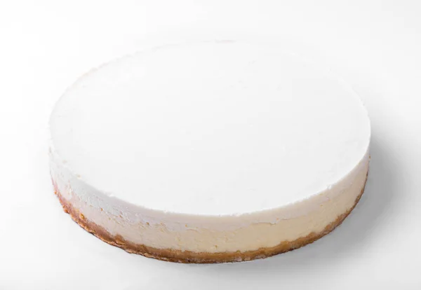 奶酪蛋糕纽约风格在白色背景下隔离 — 图库照片