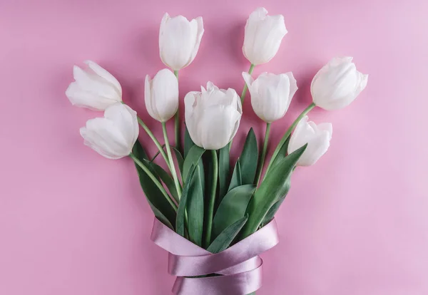 Ramo Flores Tulipán Blanco Sobre Fondo Pinnk Esperando Primavera Tarjeta — Foto de Stock