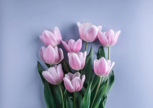 Boeket Roze Tulpen Bloemen Lichte Blauwe Achtergrond Wenskaart Bruiloft Uitnodiging — Stockfoto