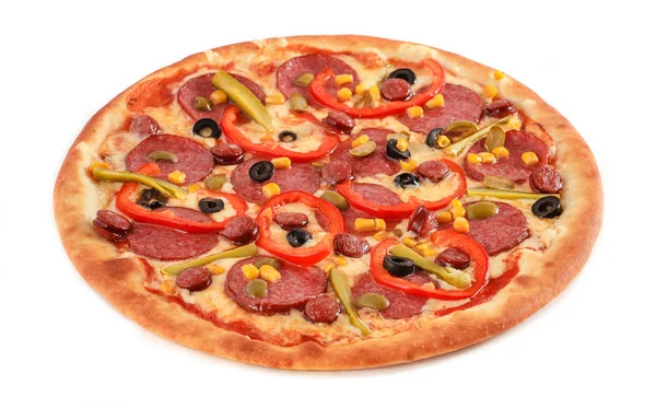 Pizza Med Salami Korv Korvar Röd Paprika Gurka Majs Gröna — Stockfoto