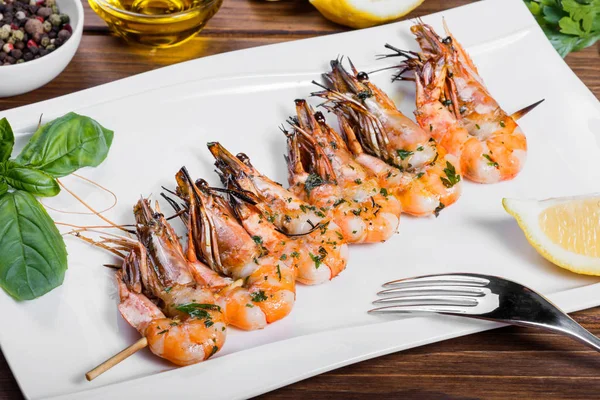 Roasted Shrimps Skewers Sauce Lemon White Plate Wooden Table Delicious — Stock Photo, Image